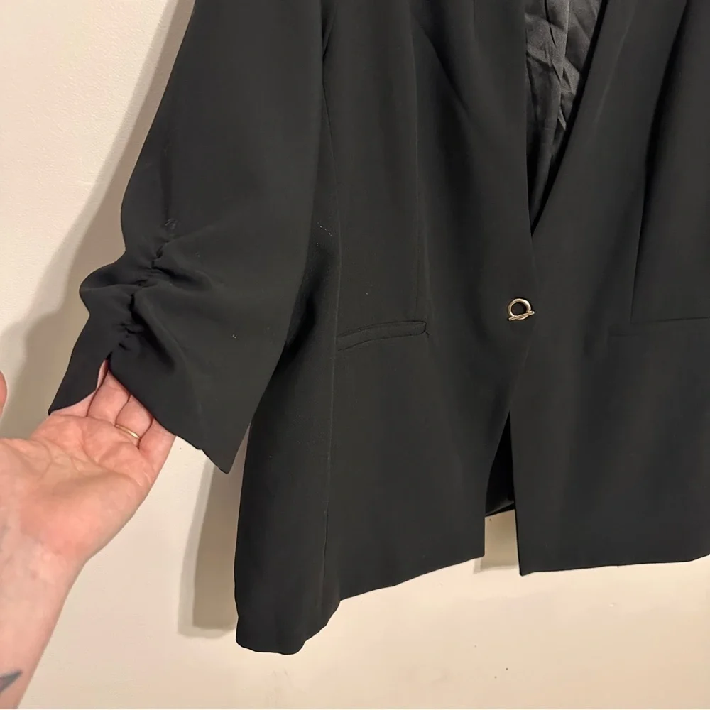 Torrid Collarless Classic Fit Blazer Ruched Sleeves Toggle Closure size 3X